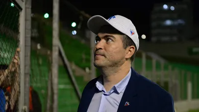 Mesmo &lsquo;moderno&rsquo;, CEO do Fortaleza evoca dirigentes da velha guarda com demiss&atilde;o de Vojvoda