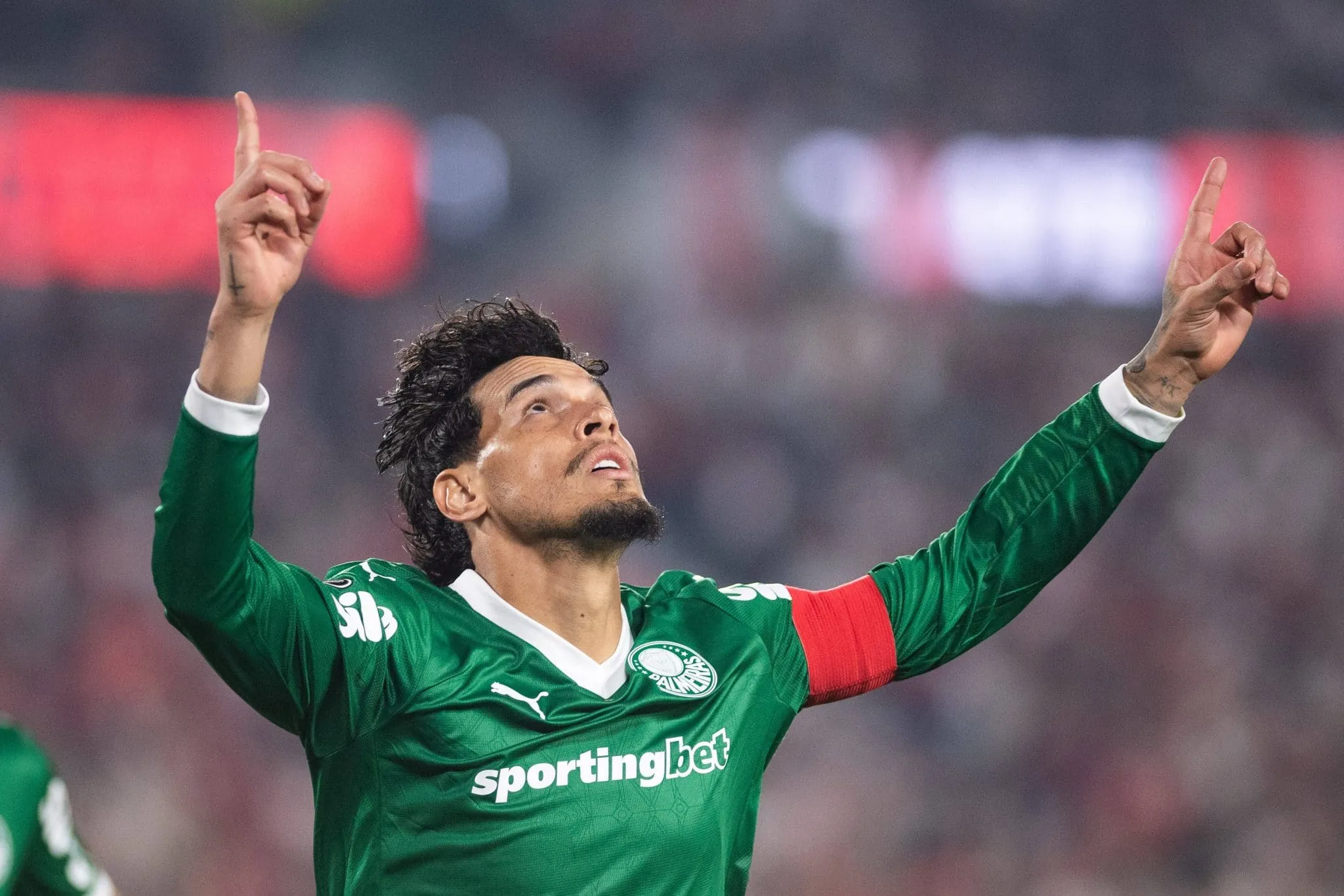 Palmeiras tem flashbacks bons e ruins da semi de 2020, mas supera o River na Argentina&nbsp;&nbsp;