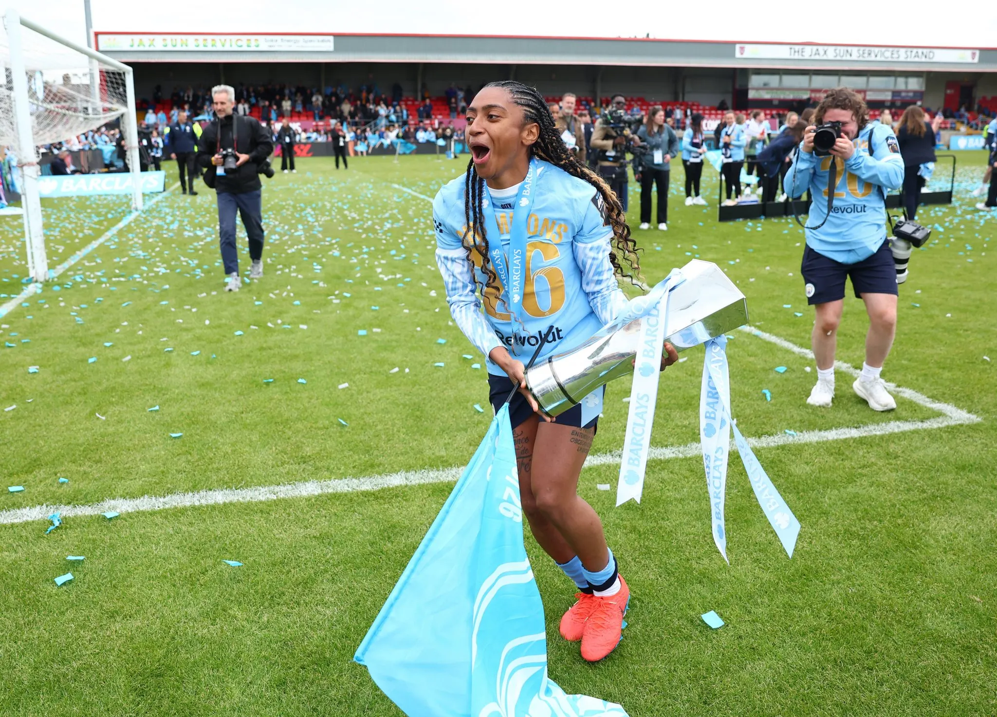 Kerolin celebra t&iacute;tulo da WSL 2025/26 com o Manchester City