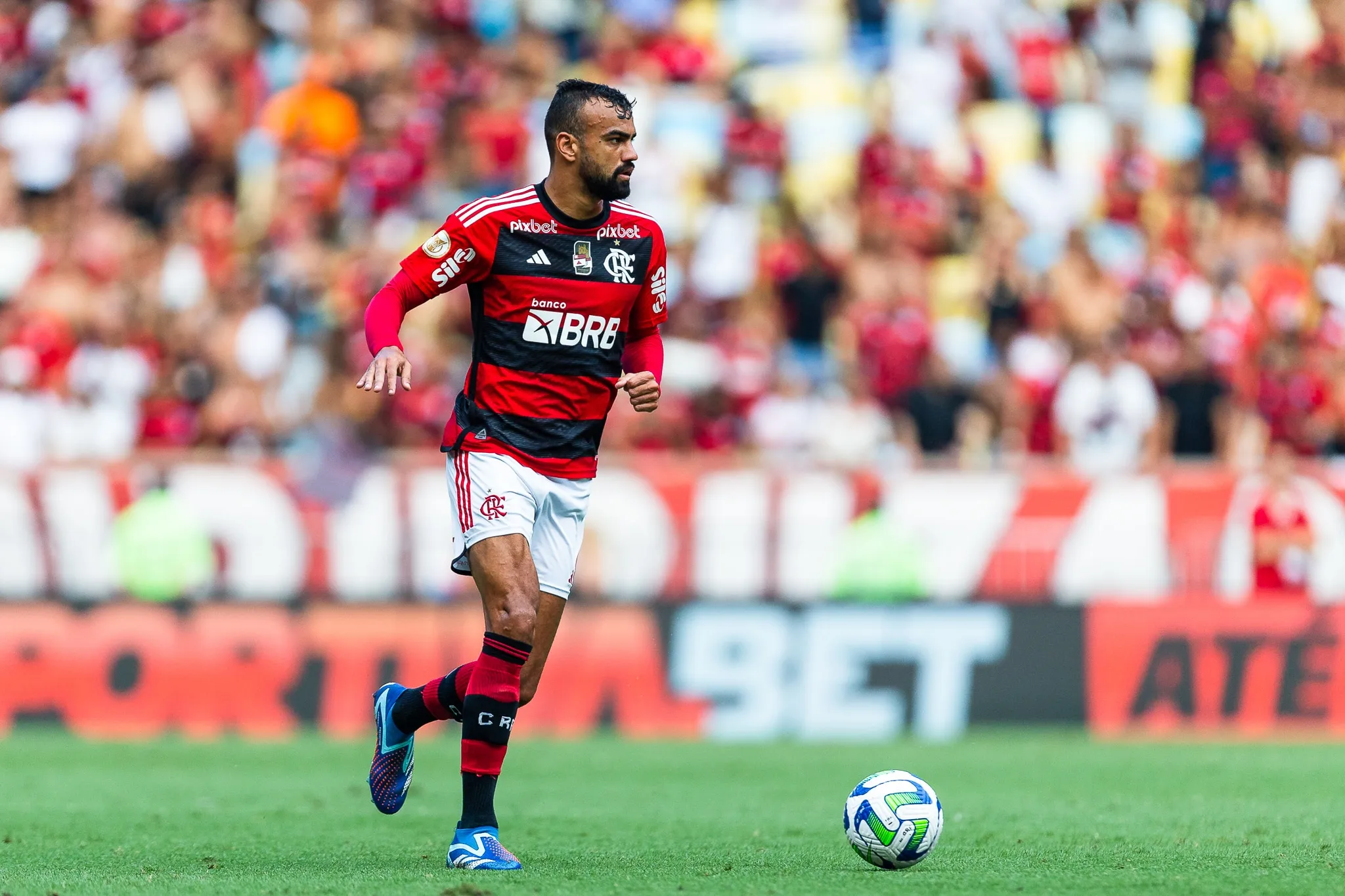 Fabr&iacute;cio Bruno fala em convite irrecus&aacute;vel do Flamengo para justificar renova&ccedil;&atilde;o