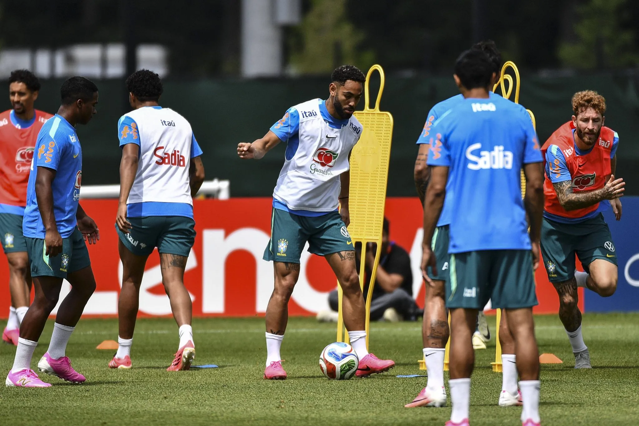 Sele&ccedil;&atilde;o brasileira durante treino preparat&oacute;rio para a Copa do Mundo (Foto: IMAGO / Sports Press Photo)