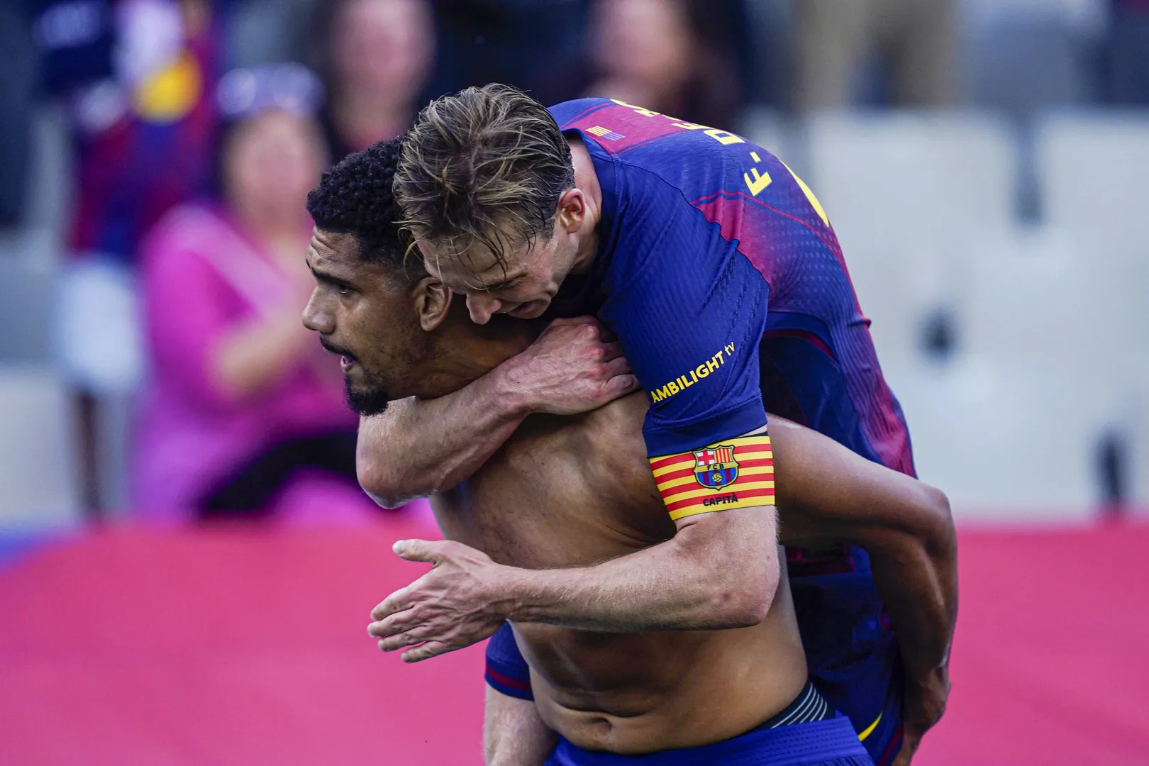 Ara&uacute;jo celebra gol da vit&oacute;ria do Barcelona sobre Girona (Foto: Imago)