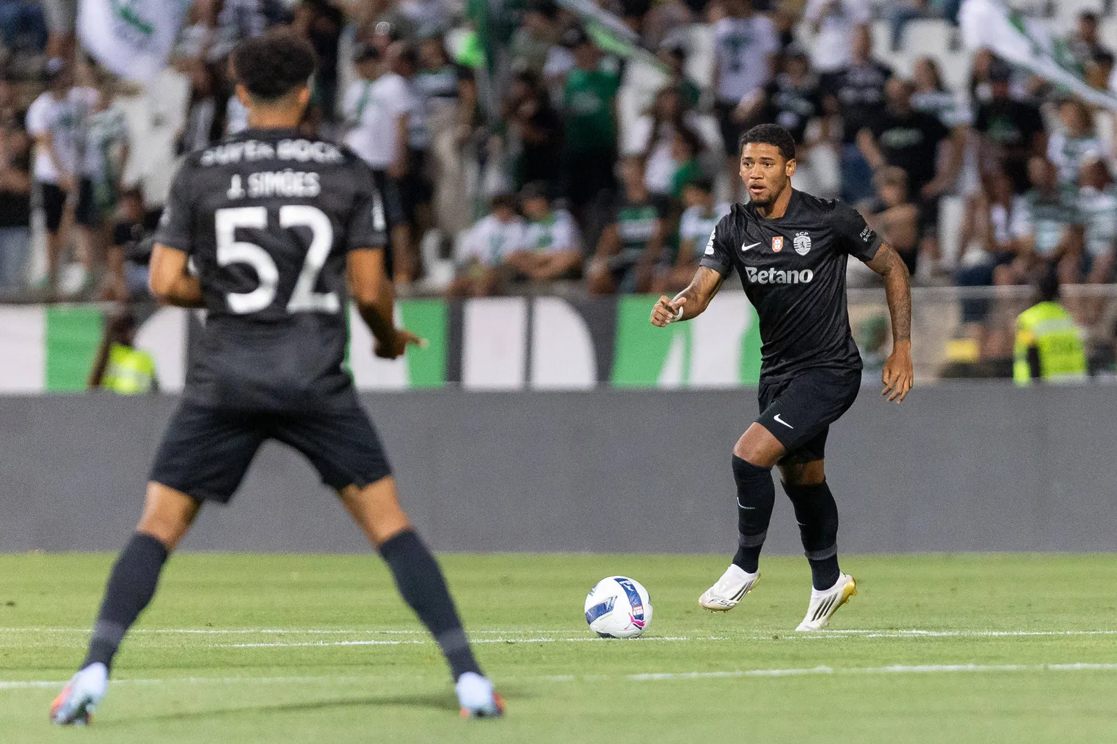 RAYAN LUCAS em atua&ccedil;&atilde;o pelo Sporting (Foto: IMAGO /&nbsp;ZUMA Press Wire)