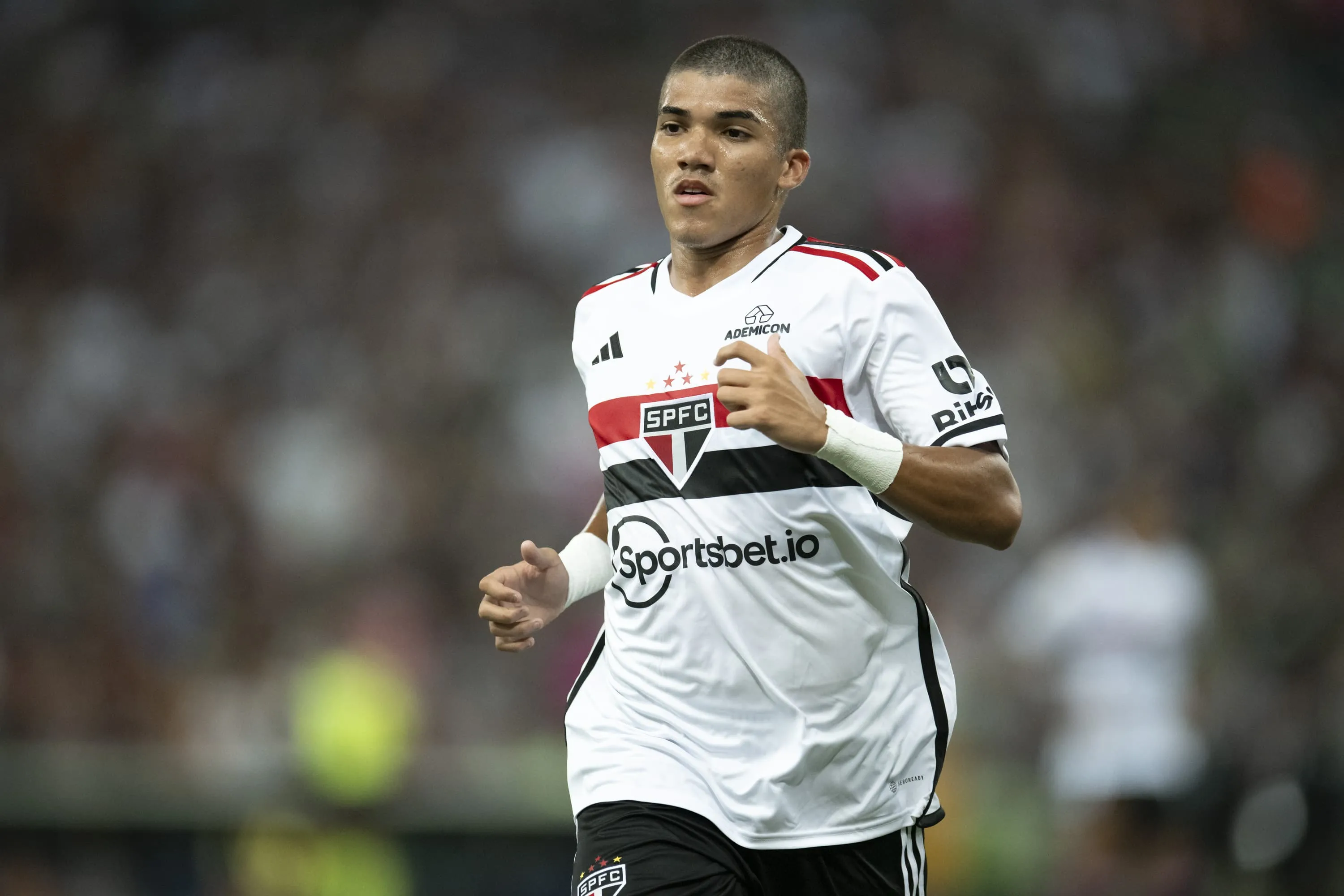 Promessa que encantou Dorival est&aacute; inscrita na Copinha, mas vai direto para o profissional do S&atilde;o Paulo