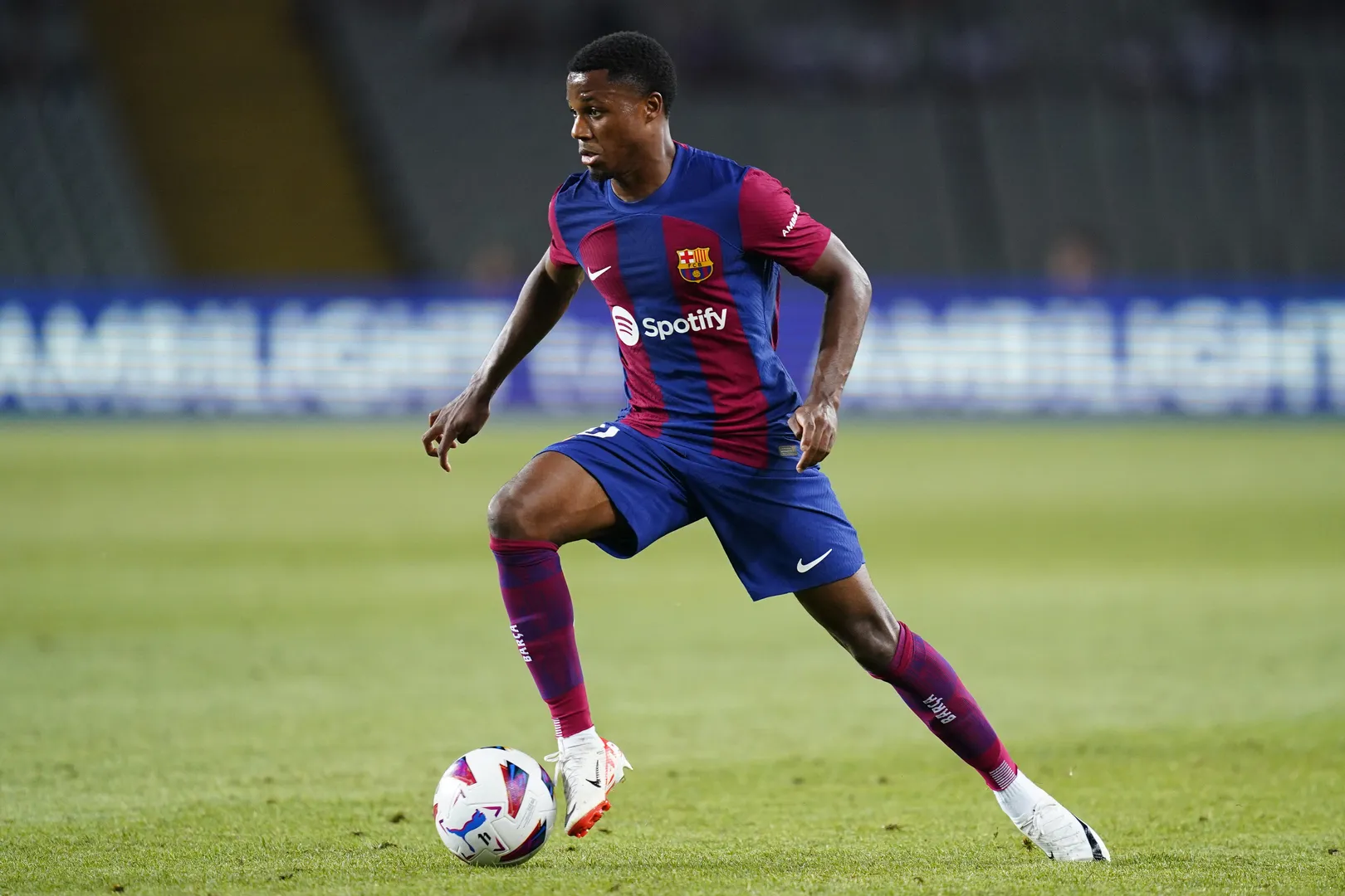 Ansu Fati, com a camisa do Barcelona
