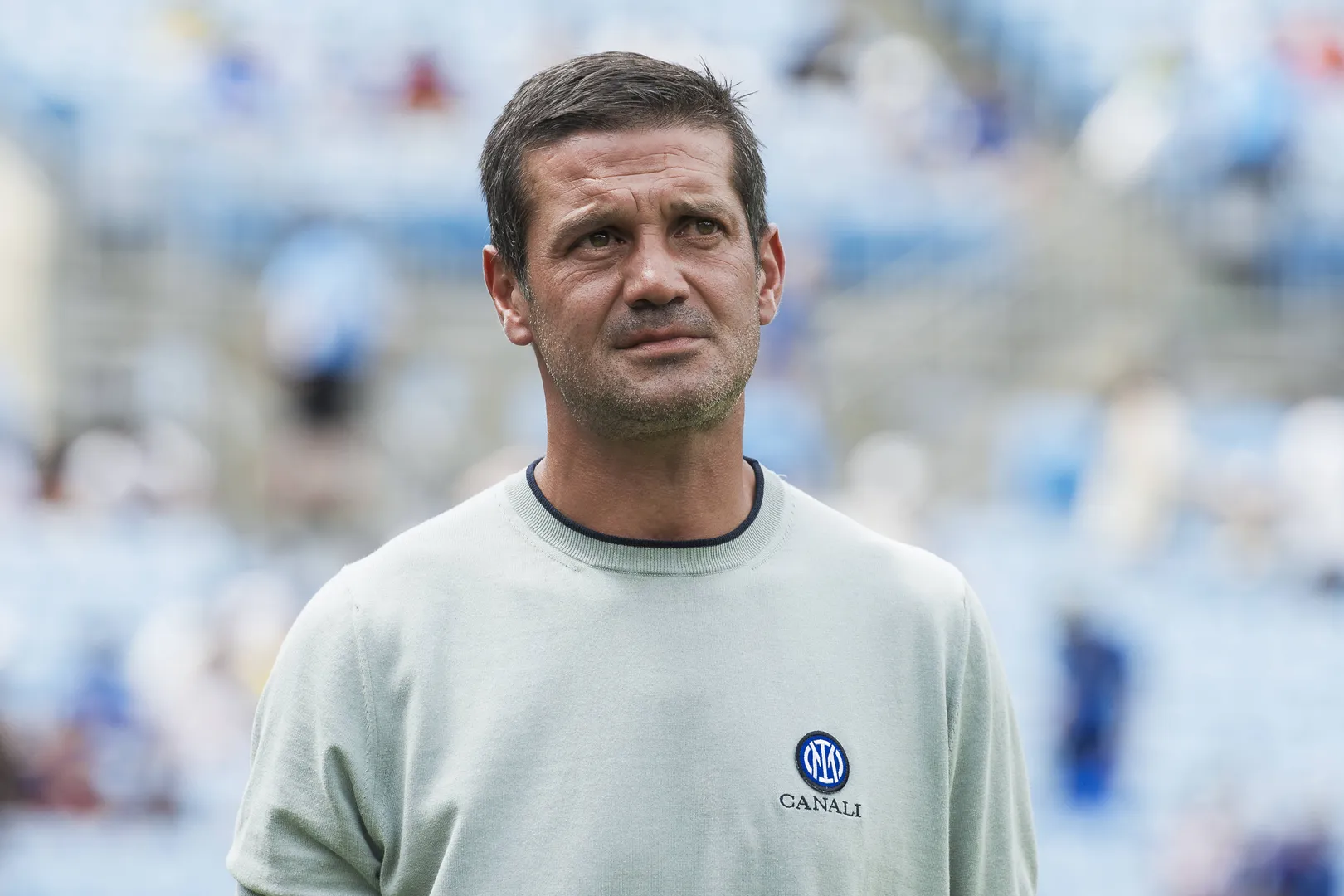 O t&eacute;cnico romeno Cristian Chivu antes de jogo da Internazionale