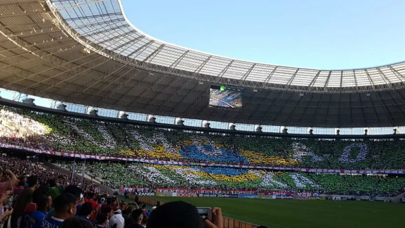 No Castel&atilde;o cheio, o Fortaleza fez um mosaico para desejar for&ccedil;a &agrave; Sele&ccedil;&atilde;o