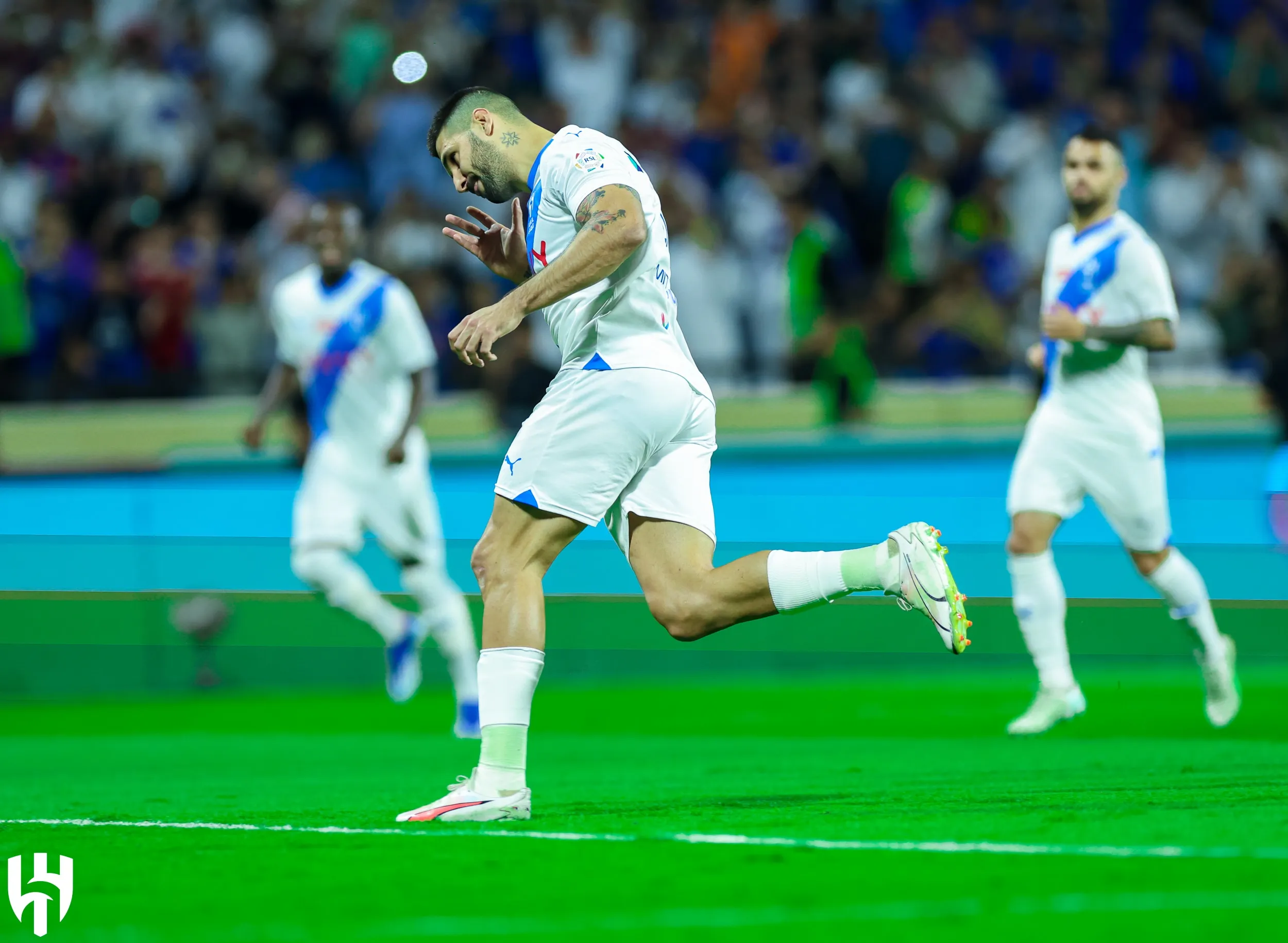 Mitrovic marca mais um, se aproxima de CR7 e Al-Hilal dispara na lideran&ccedil;a do Campeonato Saudita