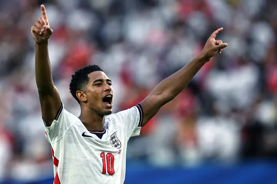Protagonismo de Bellingham &eacute; t&atilde;o not&aacute;vel que o aproxima de Pel&eacute; na Copa do Mundo
