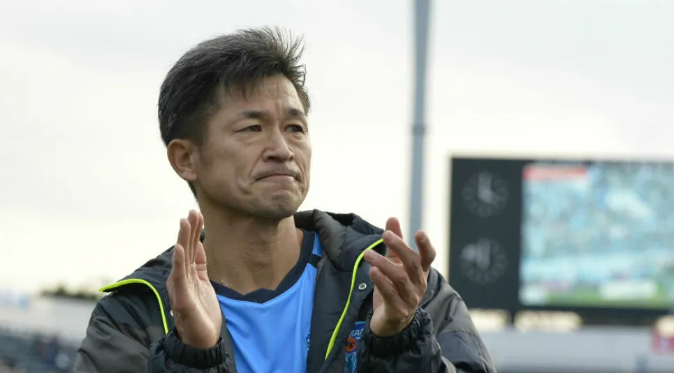 Kazu, o eterno: aos 51 anos, atacante renova contrato com Yokohama FC