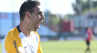 Um calcanhar voador de Herrera (aquele!) iniciou a festa do Rosario Central no cl&aacute;ssico pela copa
