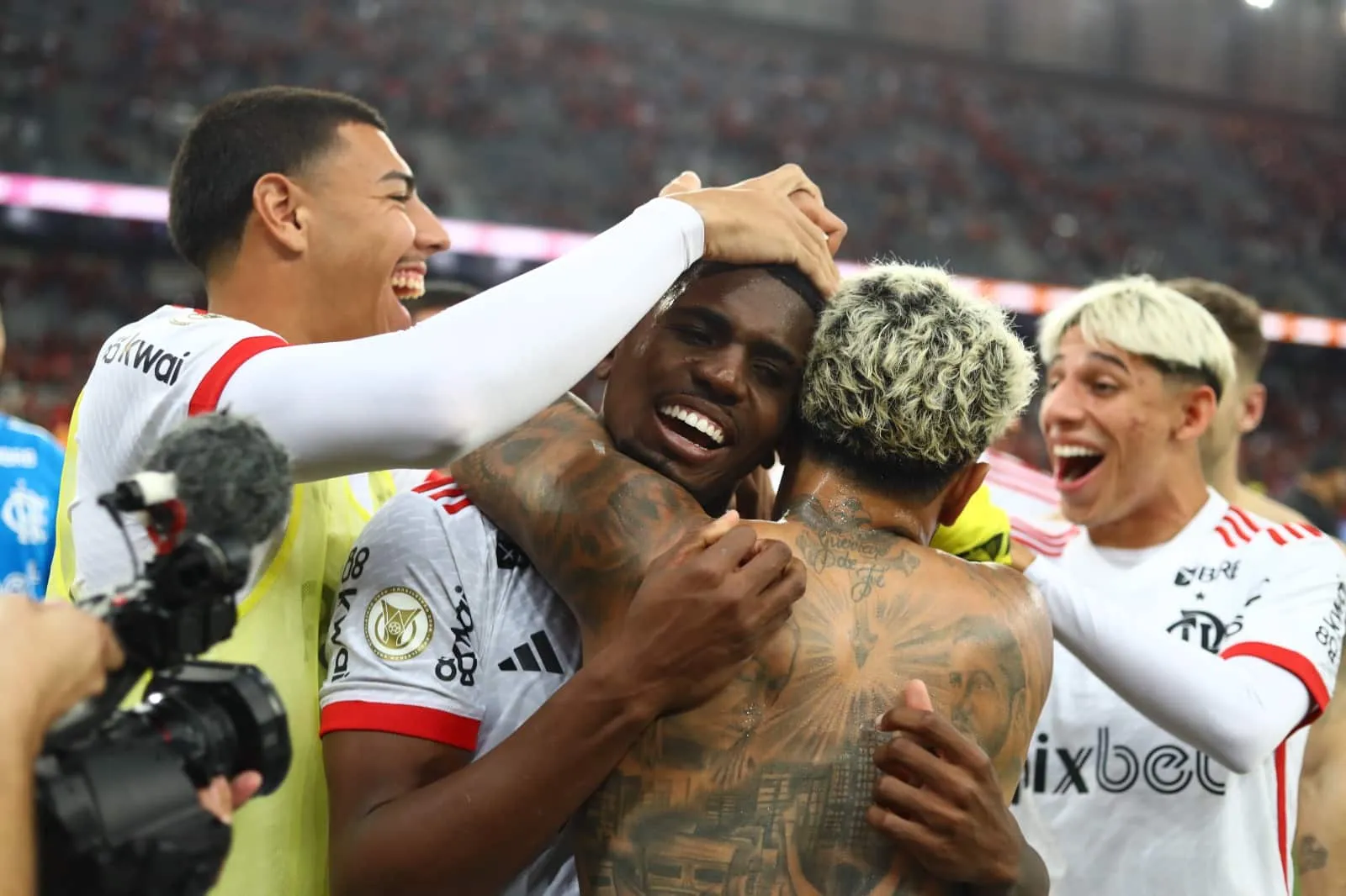Hist&oacute;ria de Evertton Ara&uacute;jo simboliza garra do Flamengo em momento dif&iacute;cil no ano