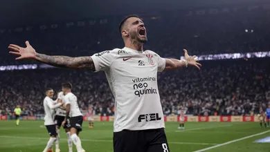 Rea&ccedil;&atilde;o &agrave; sa&iacute;da de Renato Augusto do Corinthians mostrou idolatria incomum da torcida corintiana