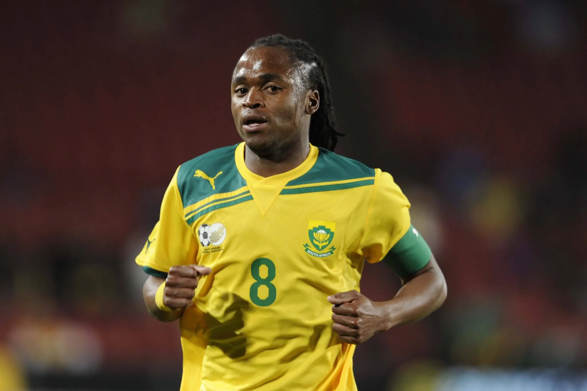 Tshabalala como capit&atilde;o da &Aacute;frica do Sul em 2011