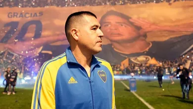 Riquelme recebeu uma homenagem do tamanho de sua grandeza no Boca: imensur&aacute;vel
