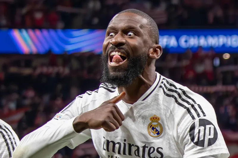 A celebra&ccedil;&atilde;o de R&uuml;diger ap&oacute;s o Real Madrid eliminar o Atl&eacute;tico da Champions League
