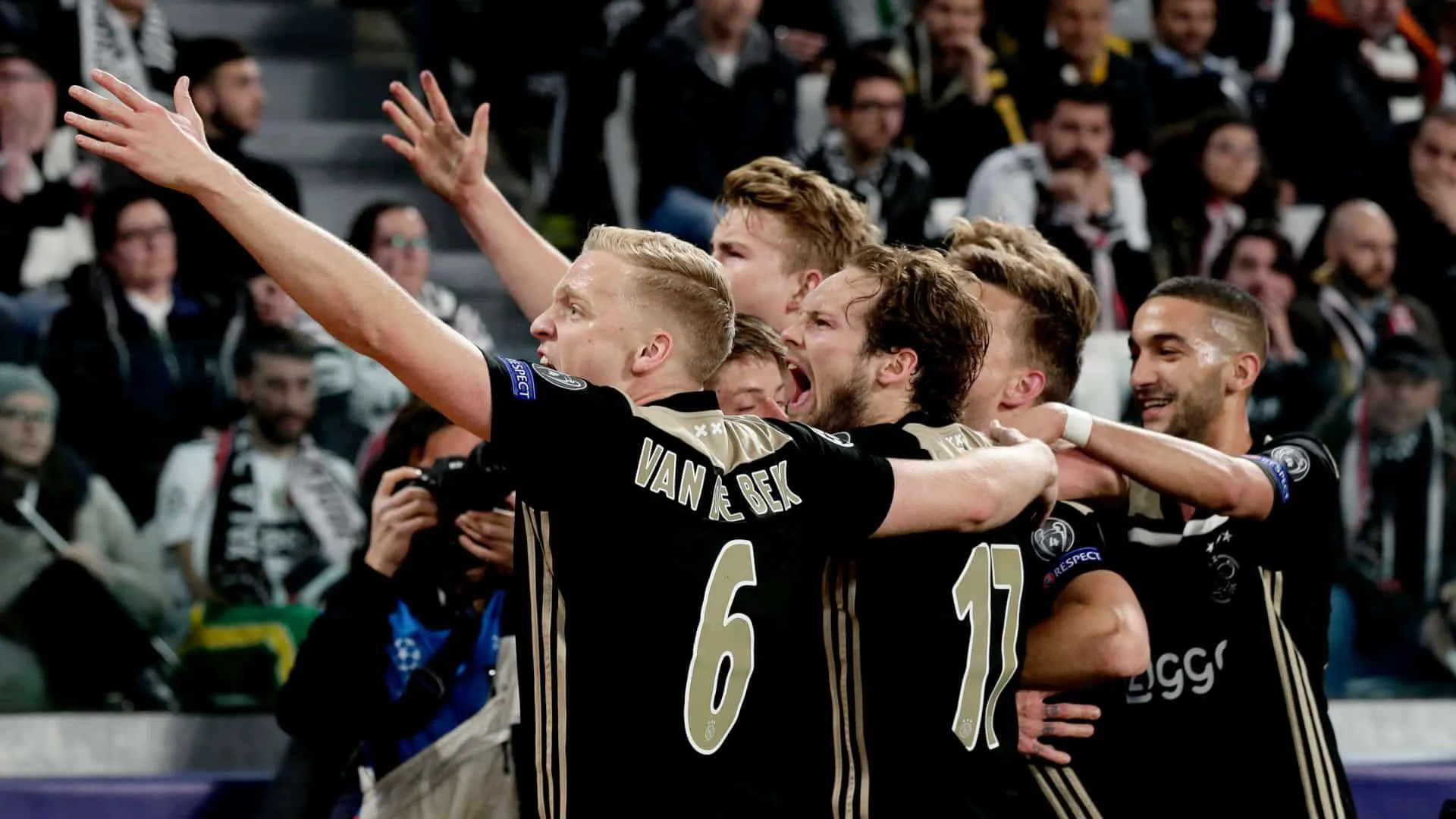 Van de Beek: &ldquo;Fomos de longe o melhor time, talvez dev&ecirc;ssemos ter vencido por 4 a 1&rdquo;