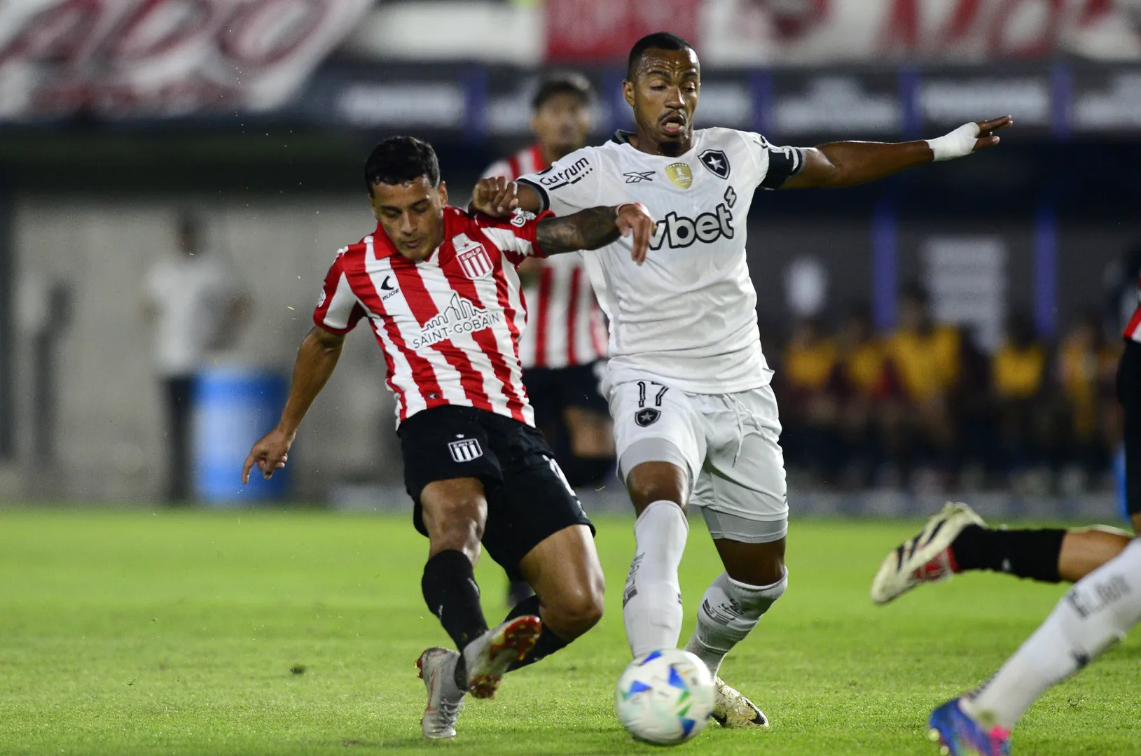 Botafogo de Marlon Freitas vive momento ruim na Libertadores e no Brasileiro (Foto: Imago)