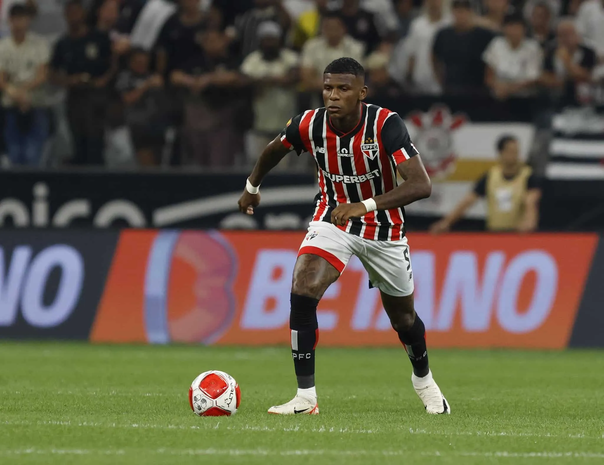 S&atilde;o Paulo d&aacute; valoriza&ccedil;&atilde;o que Arboleda merece e encaminha acerto para renova&ccedil;&atilde;o; agora, s&oacute; falta Welington