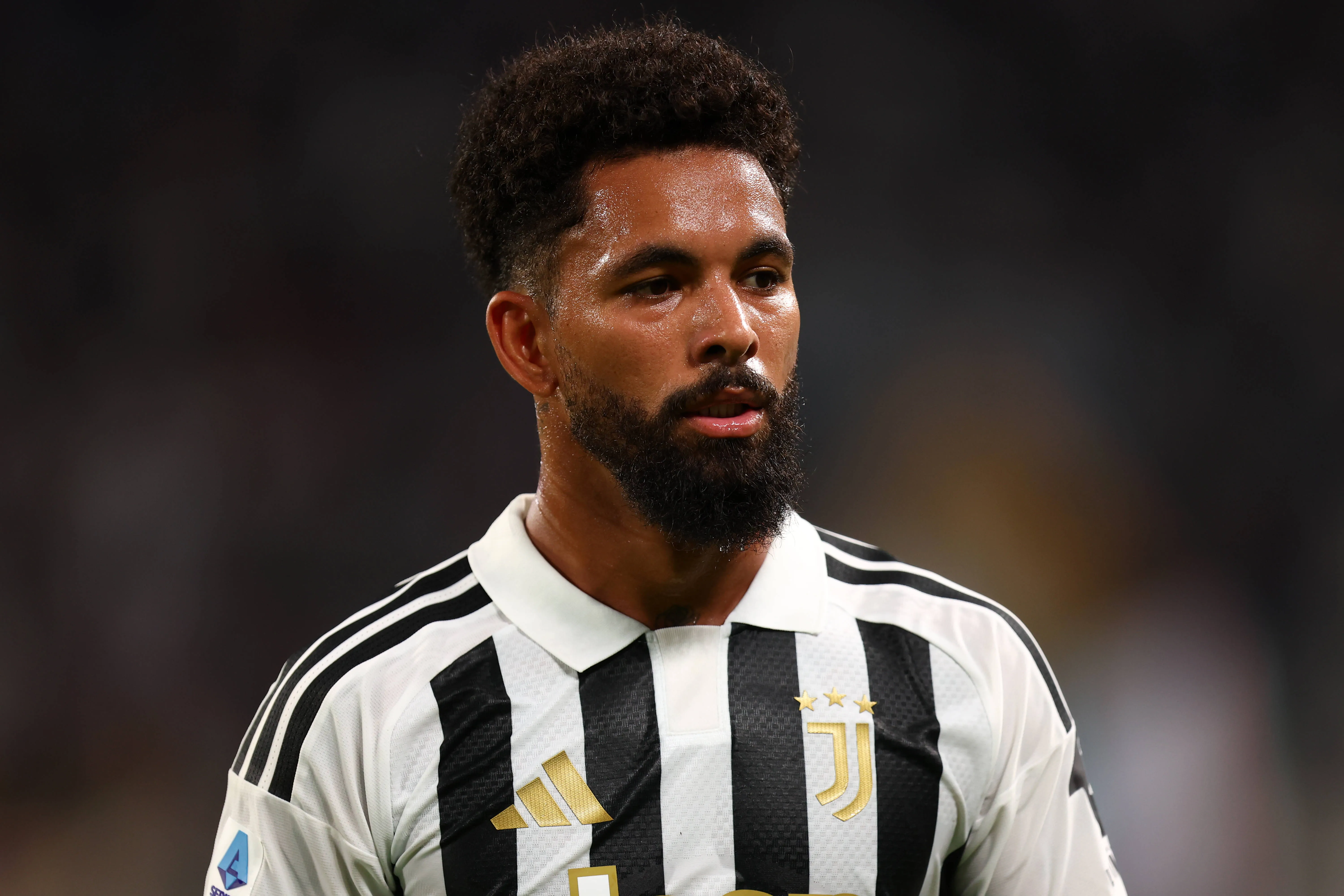 Douglas Luiz em partida da Juventus 