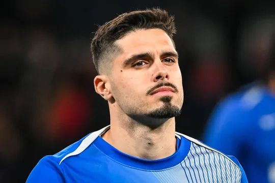 Pedro Neto entra na mira de rival do Chelsea na Premier League