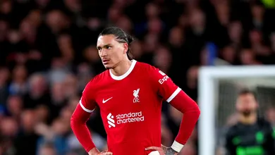 Azedou? Astro do Liverpool apaga fotos com camiseta do clube ap&oacute;s rumores de sa&iacute;da