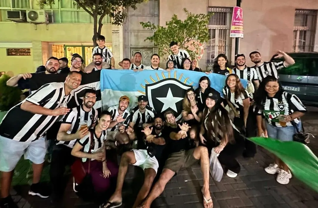 Palmeiras x Botafogo: saiba onde botafoguenses v&atilde;o assistir ao jogo na Argentina