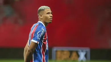 Vaias da torcida do Bahia pesam em Diego Rosa, que recebe apoio psicol&oacute;gico ap&oacute;s falar em desistir do futebol