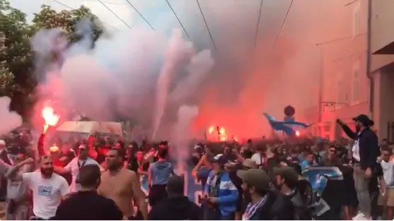 A torcida do Olympique de Marseille invadiu Salzburgo para a semifinal da Liga Europa