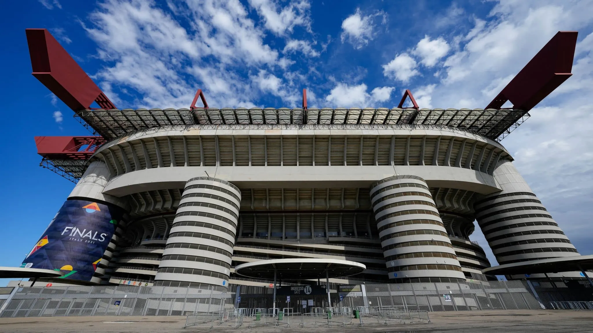 O que o San Siro precisa fazer para sediar a final da Champions 2027?