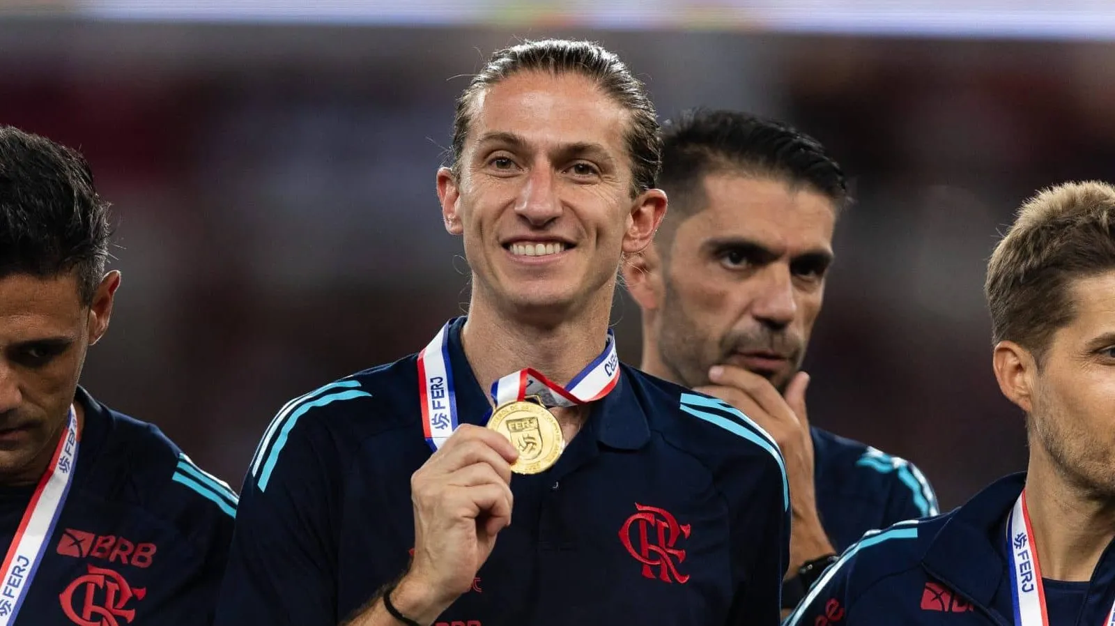 Filipe Lu&iacute;s diz que volante do Flamengo jogaria no Barcelona: &lsquo;Classe mundial&rsquo;