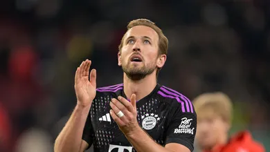 Bayern agradece ao M&ouml;nchengladbach com uma m&atilde;o e quer esbofetear com a outra