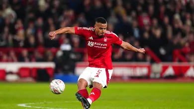 Ap&oacute;s vexame na Sele&ccedil;&atilde;o, Murillo d&aacute; a volta por cima e Forest afunda United de Casemiro