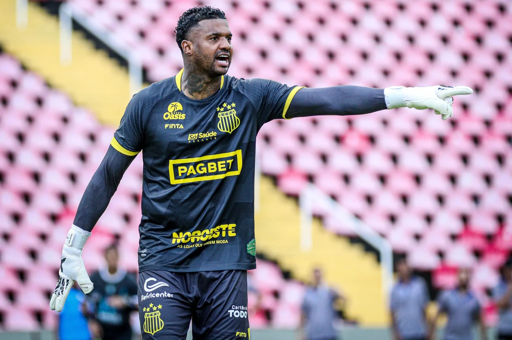 Do Maranh&atilde;o &agrave; Champions: aos 40 anos, goleiro Felipe se despede do Sampaio Corr&ecirc;a rumo &agrave; Europa