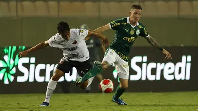 Nada de retranca: como funciona o Palmeiras com tr&ecirc;s volantes e tr&ecirc;s zagueiros que &lsquo;estreou&rsquo; contra o Ituano?
