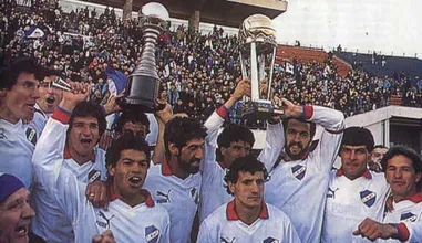 Os 30 anos do Nacional campe&atilde;o mundial: o Bolso quis muito a eternidade