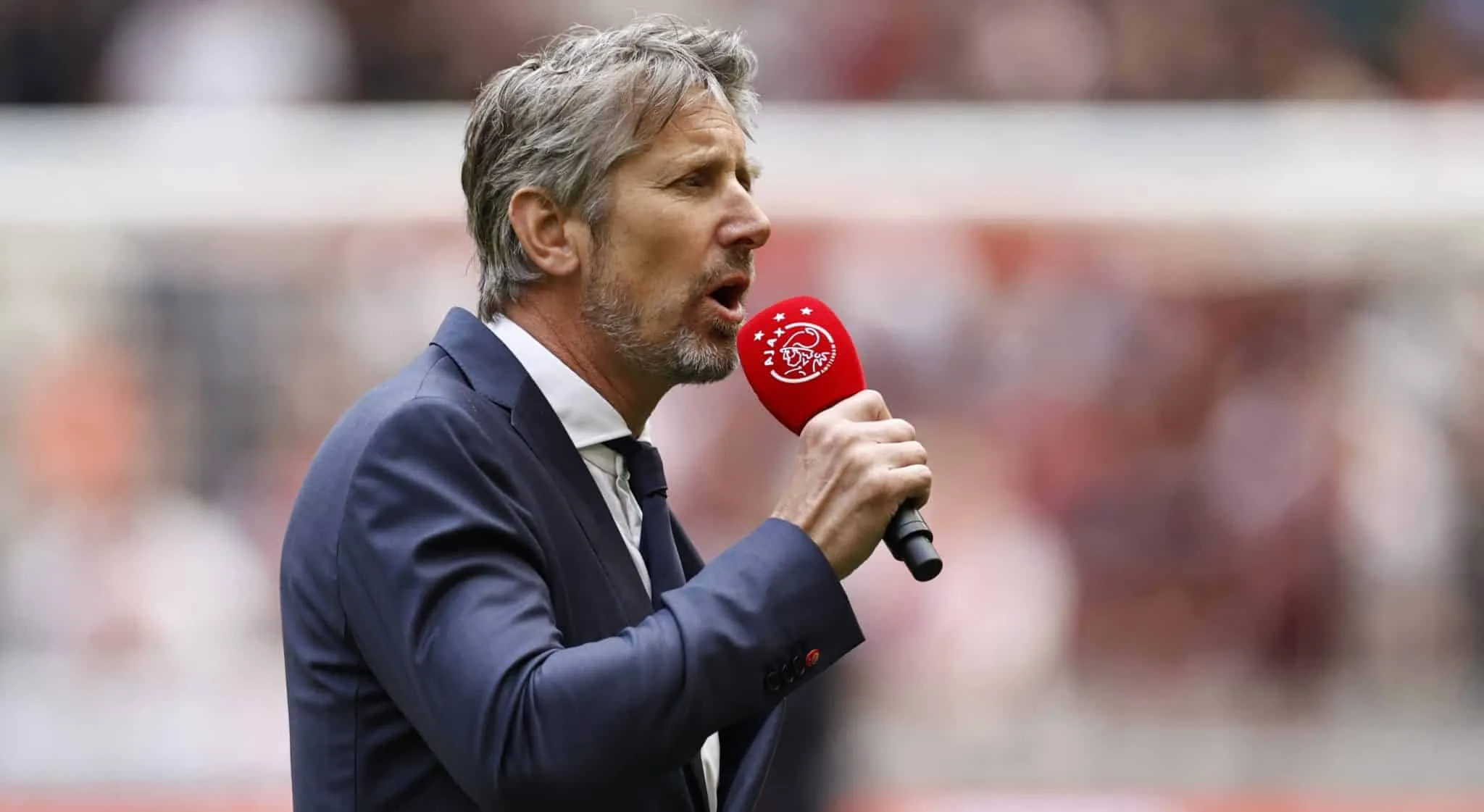 Depois de 11 anos num papel tamb&eacute;m marcante como dirigente, Van der Sar deixa o comando do Ajax