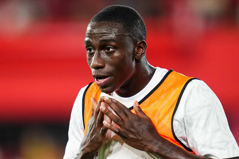 Mendy &eacute; cortado da Sele&ccedil;&atilde;o Francesa e volta ao Real Madrid para fazer exames m&eacute;dicos ap&oacute;s poss&iacute;vel les&atilde;o na t&iacute;bia. Foto: Icon Sport
