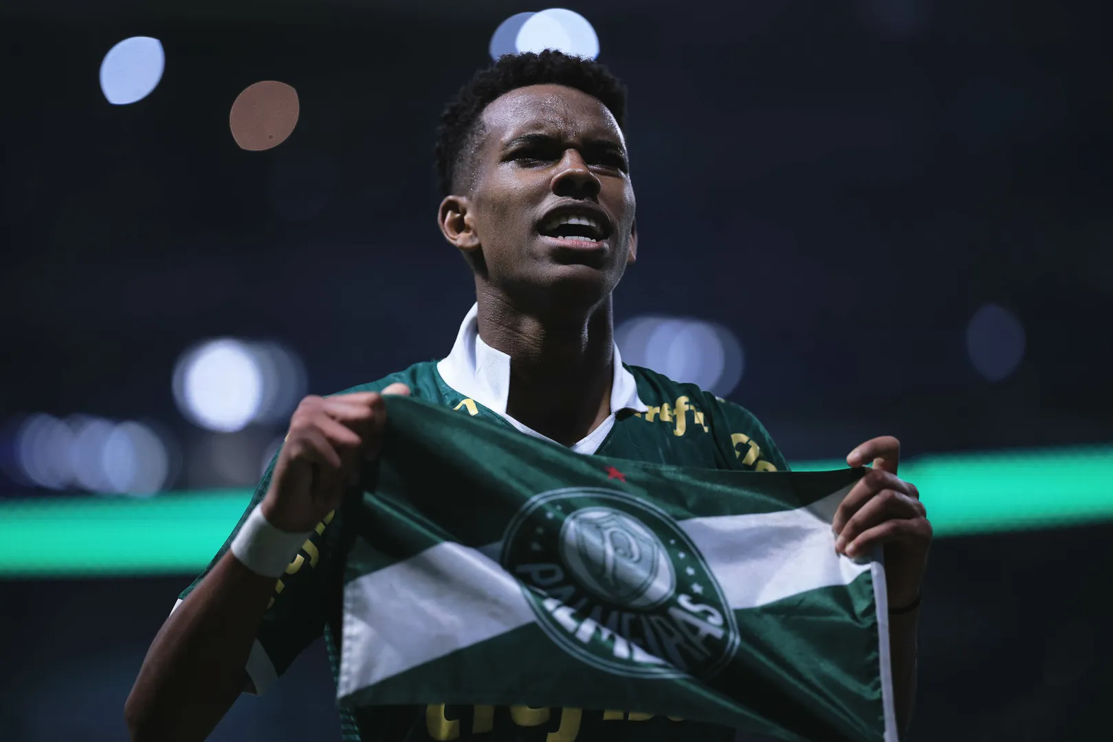 Existe a chance de Est&ecirc;v&atilde;o ficar no Palmeiras at&eacute; 2027 como quer Abel?