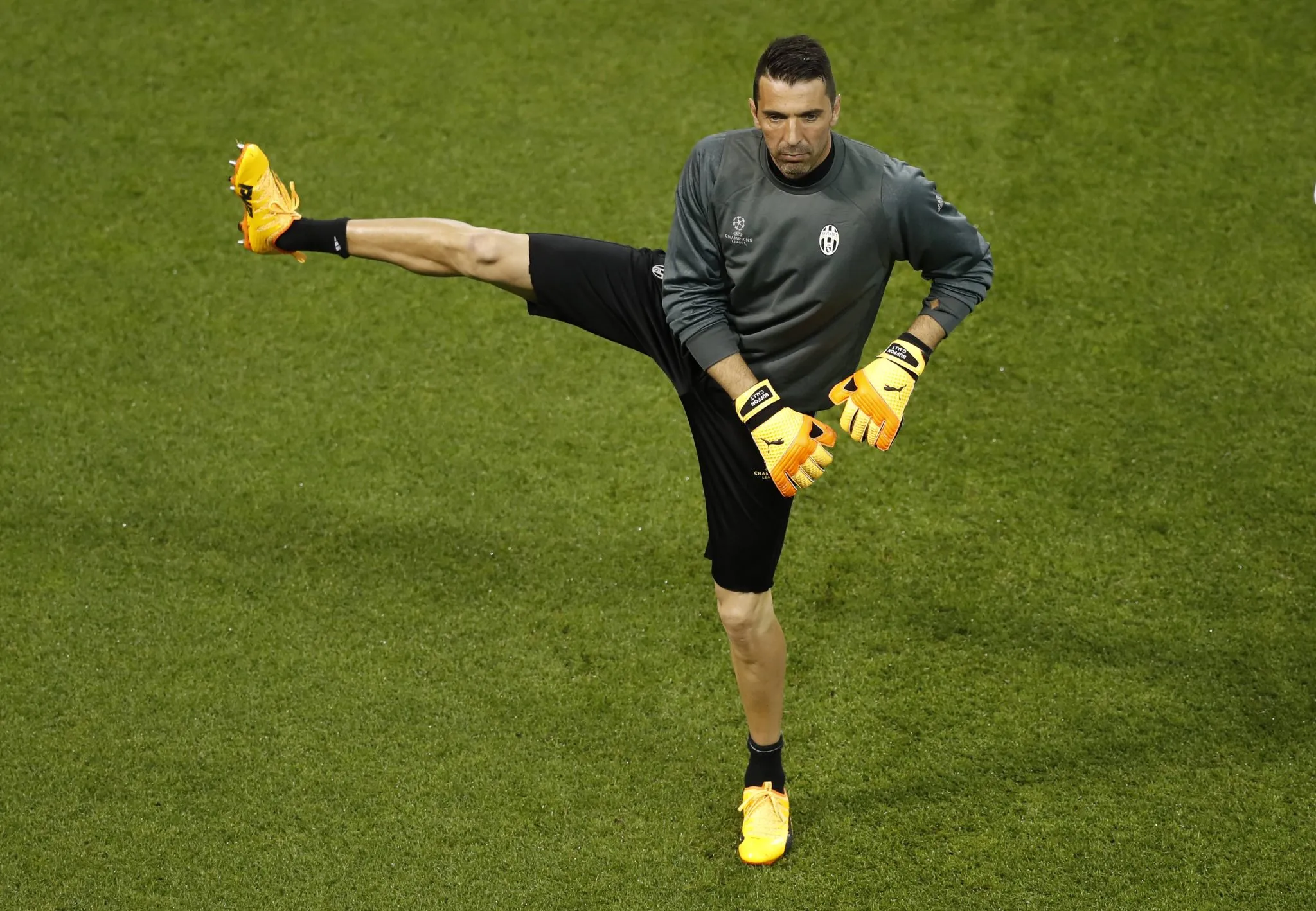 Gianluigi Buffon em atua&ccedil;&atilde;o pela Juventus (Foto: IMAGO / PA Images)