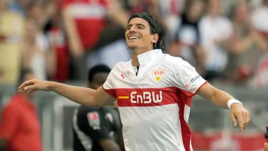 Mario G&oacute;mez reencontra sua hist&oacute;ria e retorna ao Stuttgart, onde foi venerado