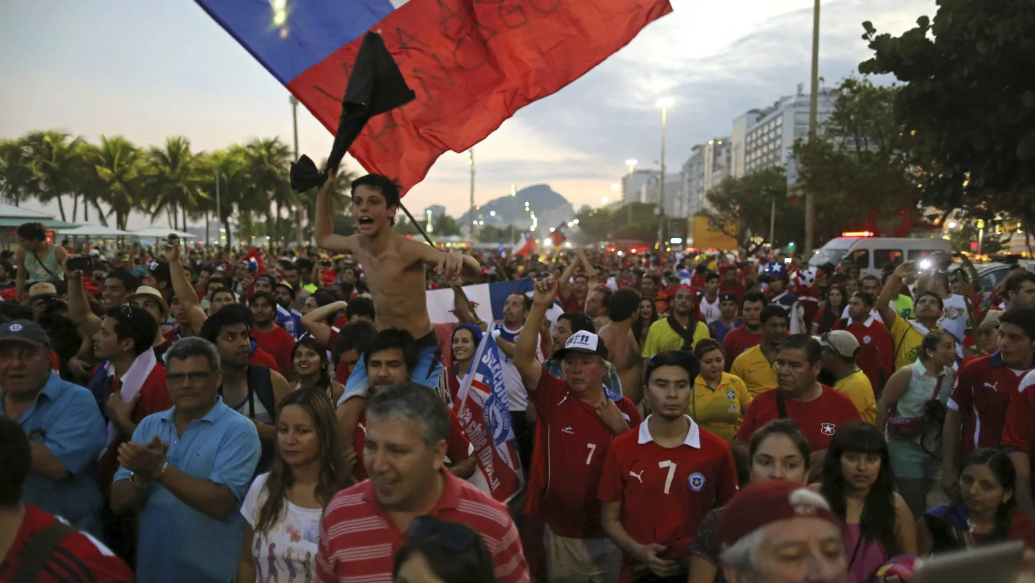 Fifa volta a punir federa&ccedil;&otilde;es por homofobia, mas precisa ser mais r&iacute;gida