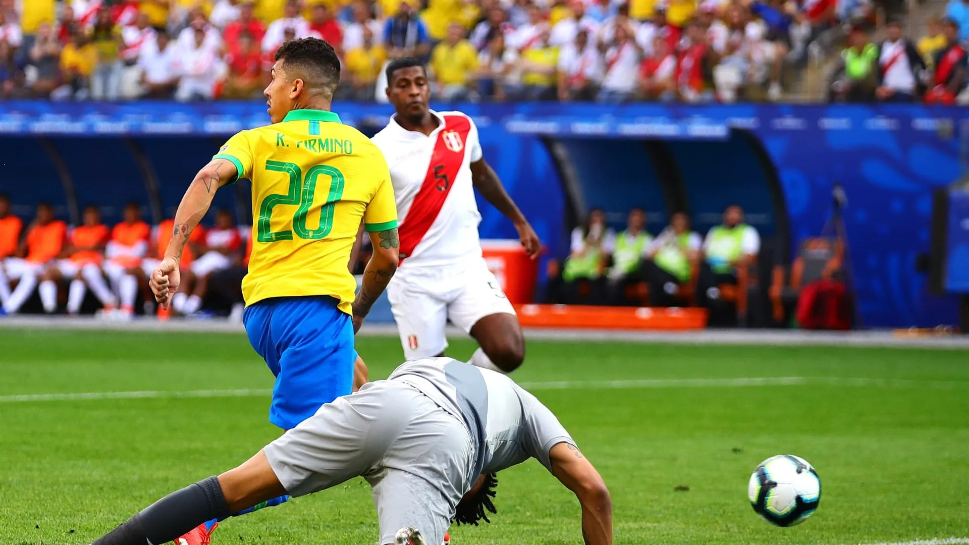 Com press&atilde;o e toque de bola, Brasil finalmente tem grande atua&ccedil;&atilde;o ao atropelar Peru em Itaquera