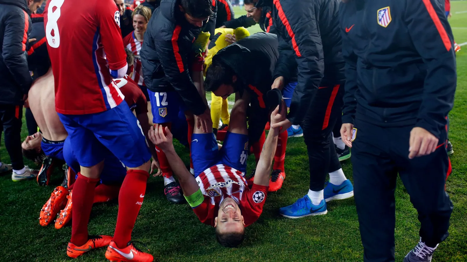 Ap&oacute;s 120 minutos intensos, o Atleti sofreu at&eacute; o 16&ordm; p&ecirc;nalti para eliminar o PSV