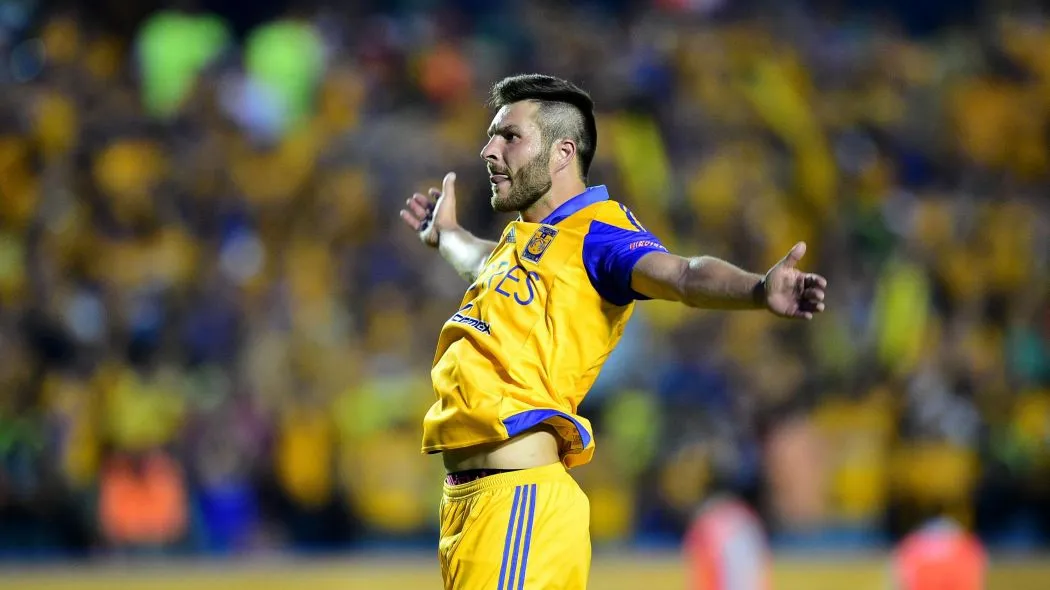 [V&iacute;deo] Um petardo do meio da rua e por cobertura: Gignac continua destruindo no Tigres
