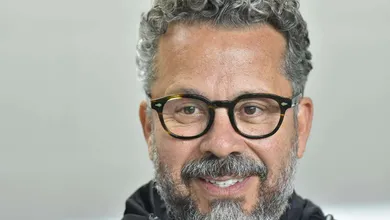 Cl&eacute;ber Xavier e sistema defensivo merecem cr&eacute;dito em vit&oacute;ria do Santos sobre o Flamengo