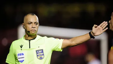 Erro do VAR em Corinthians x Gr&ecirc;mio sai do &acirc;mbito esportivo e vai para o Senado