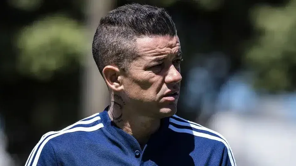 Dire&ccedil;&atilde;o do Internacional apara arestas com D&rsquo;Alessandro, anunciado ao lado de executivo