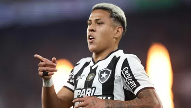 Botafogo mostra que nem tudo &eacute; Libertadores e, com titulares, goleia o Flamengo