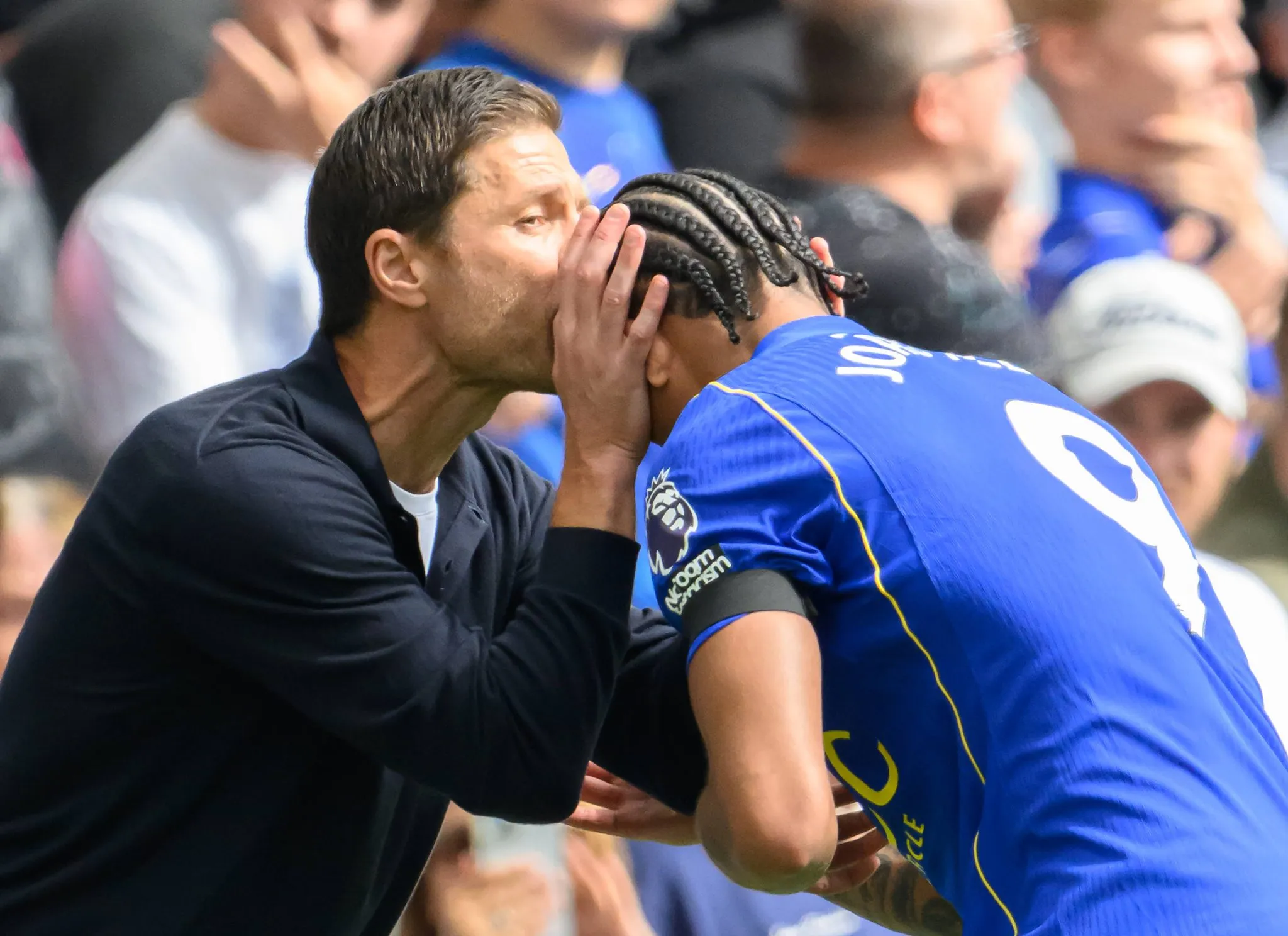 Xabi Alonso agradece Jo&atilde;o Pedro